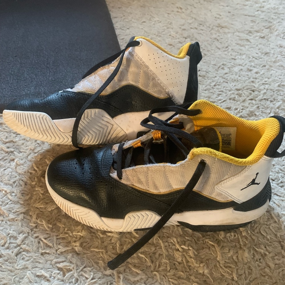 Boys Jordan shoes